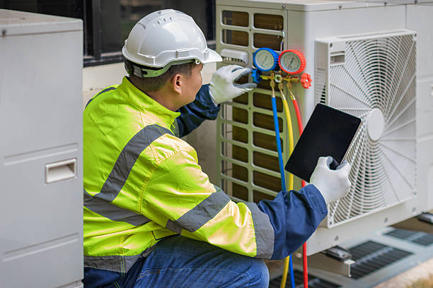 Professional Hvac technician working in Estancia, NM
